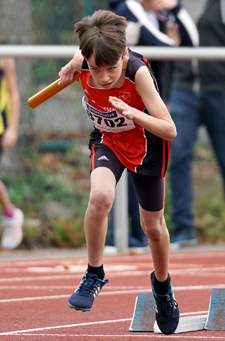 Alessio Staffellauf Kinderleichtathletik